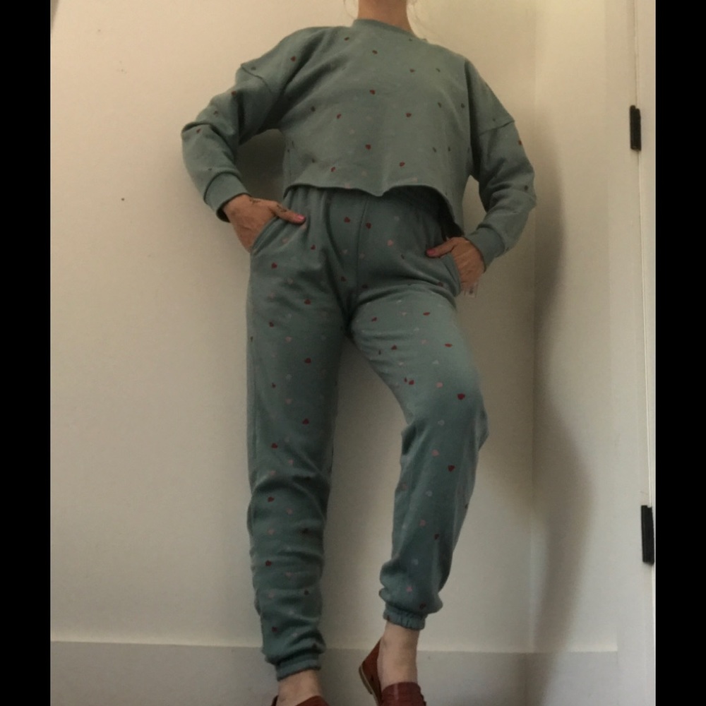 NWT Colsie Valentine’s Day Sweetheart Jogger Sweatsuit Set - Picture 4 of 16